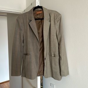 Two toned women’s blazer